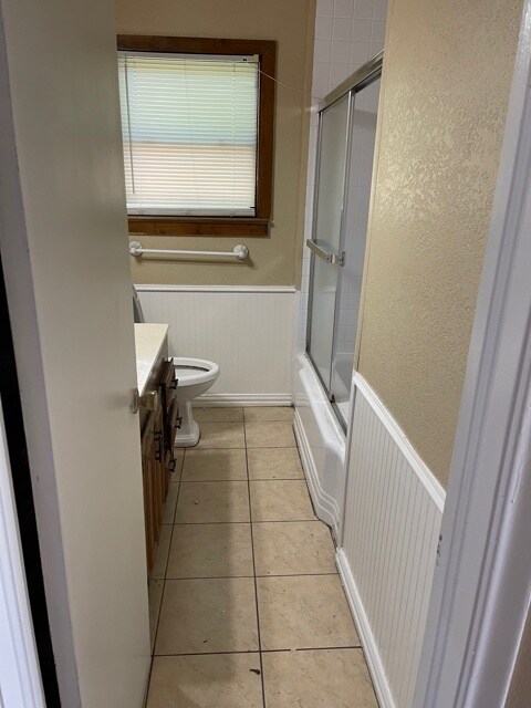 Bathroom - 1601 Plymouth Dr N