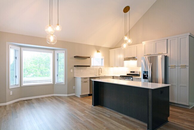 Building Photo - 2838 Kenwood Isles Dr