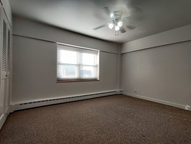 Foto del edificio - 4950 N Marine Dr