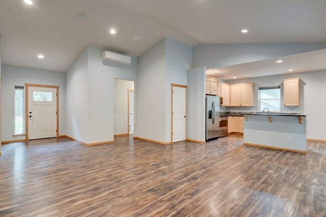 Building Photo - 253 Sunset Dr