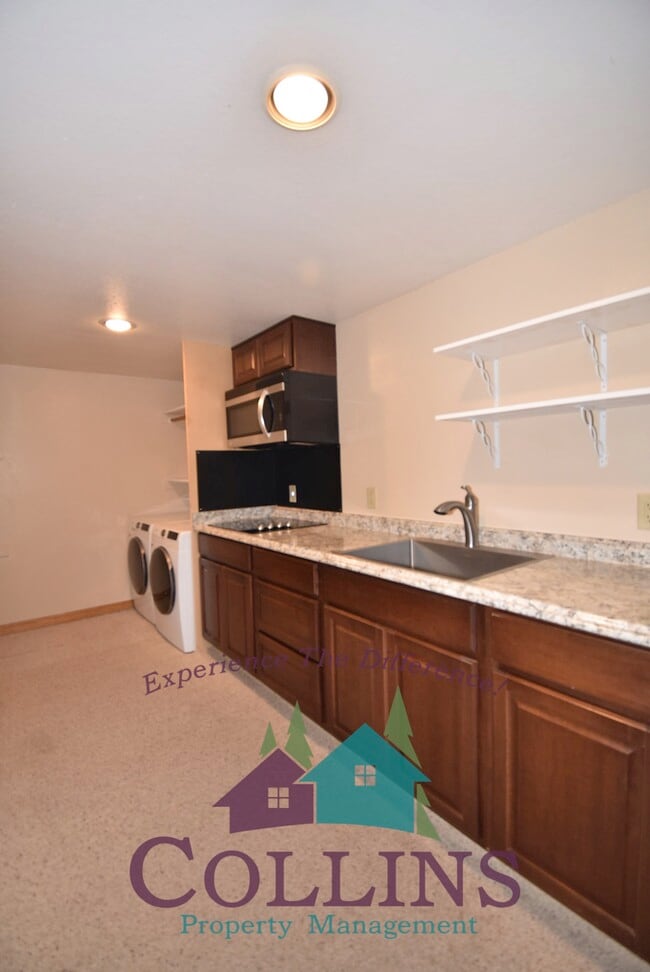 Foto del edificio - 18389 Jayhawk Dr