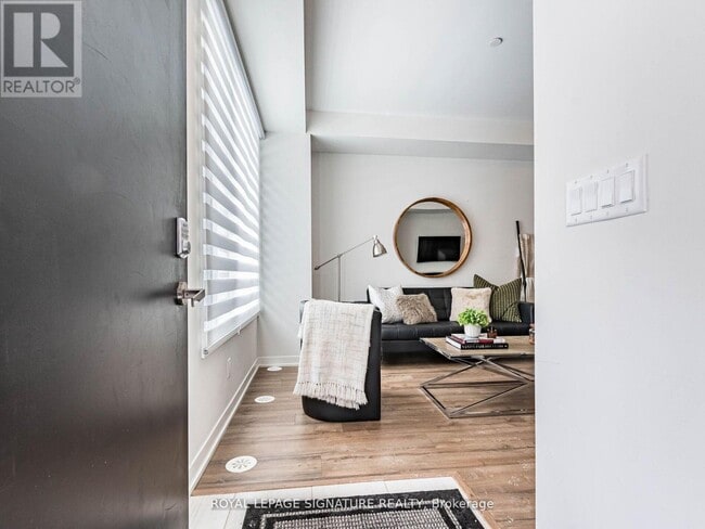 Building Photo - 3425 Ridgeway Dr