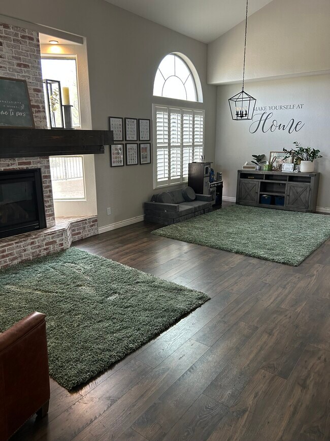 Foto del edificio - 4866 S Emery Cir
