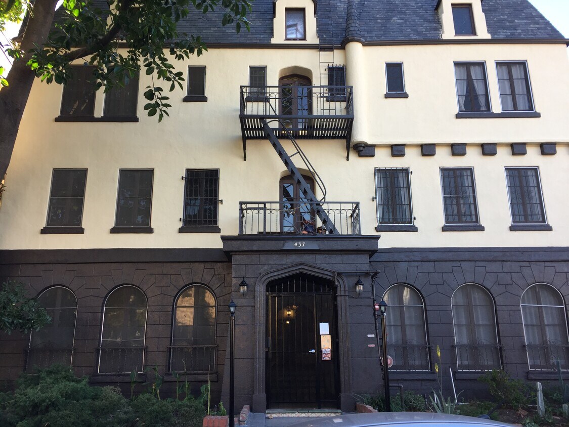 113 Apartments for Rent in Miracle Mile, CA Westside Rentals