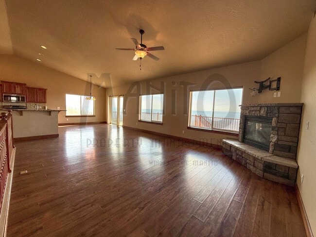 Foto del edificio - Spacious Home With Stunning Sunset Views