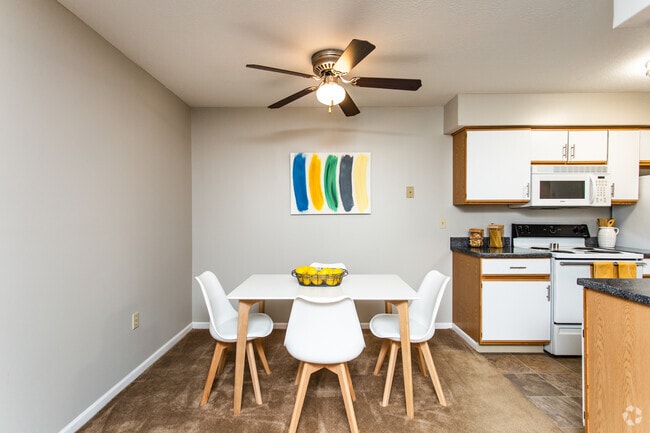 1BR, 1BA - 724 SF - The Cove at Cooper Lakes