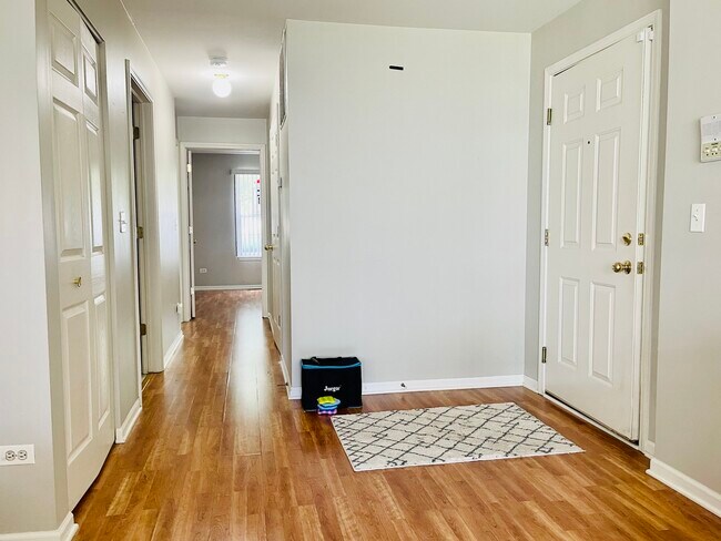 Foto del edificio - 1323 N Red Oak Cir