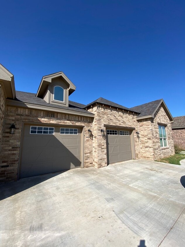 1710 102nd St Unit 1710 102nd St B, Lubbock, TX 79423 Room for Rent