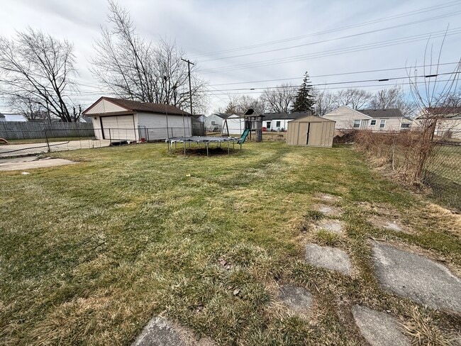 Building Photo - 25323 Fern St