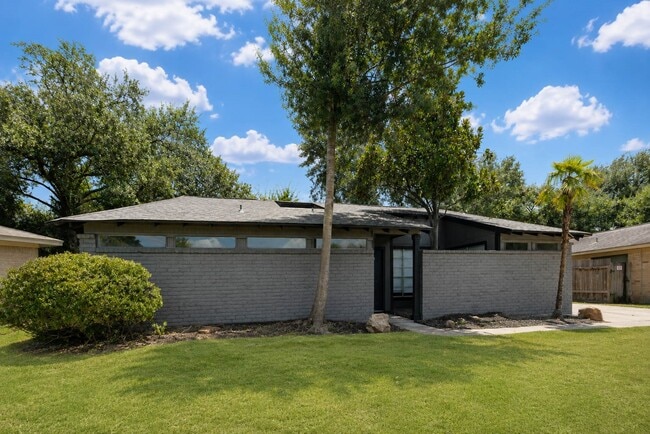 Foto del edificio - 15811 Pathfield Dr