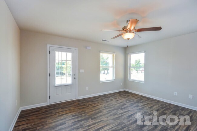 Building Photo - 35 Ascott Trace