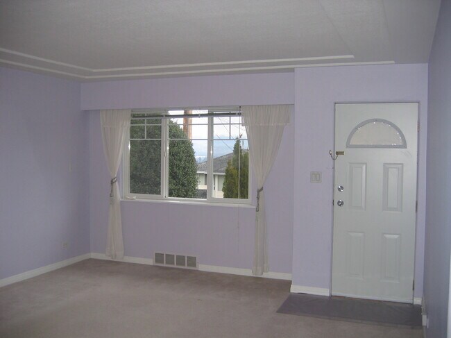 Building Photo - 5549 Nelson Av