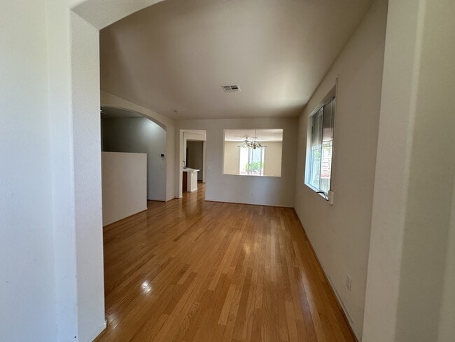 Building Photo - 9900 Shadow Grove Ave