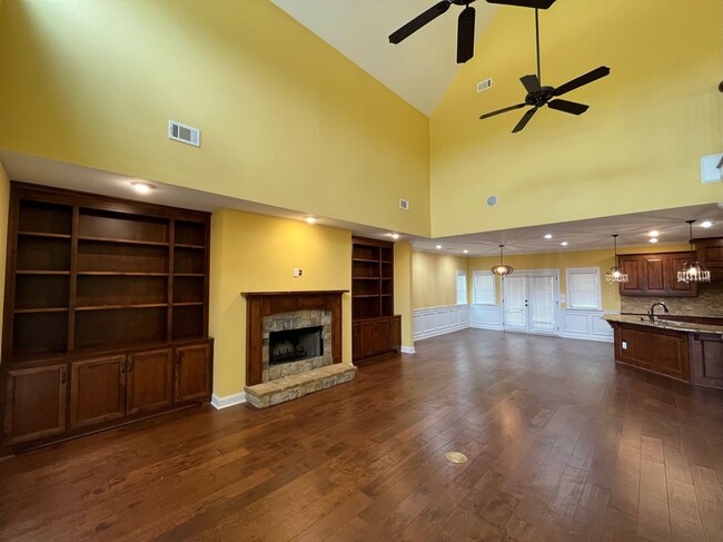 Building Photo - Riegel Pointe