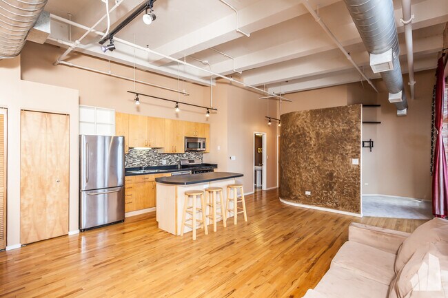 Building Photo - 420 S Clinton St