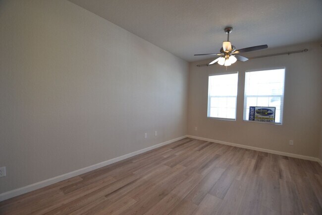 Foto del edificio - 8719 Shady Ridge Grv