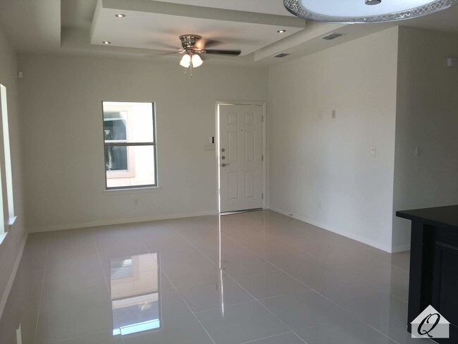 Building Photo - 1717 W Smith Dr