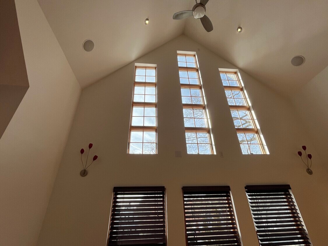 LR with cathedral ceiling - 61 Plain St