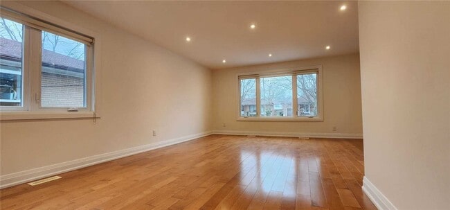 Building Photo - 19 Ridgemount Rd