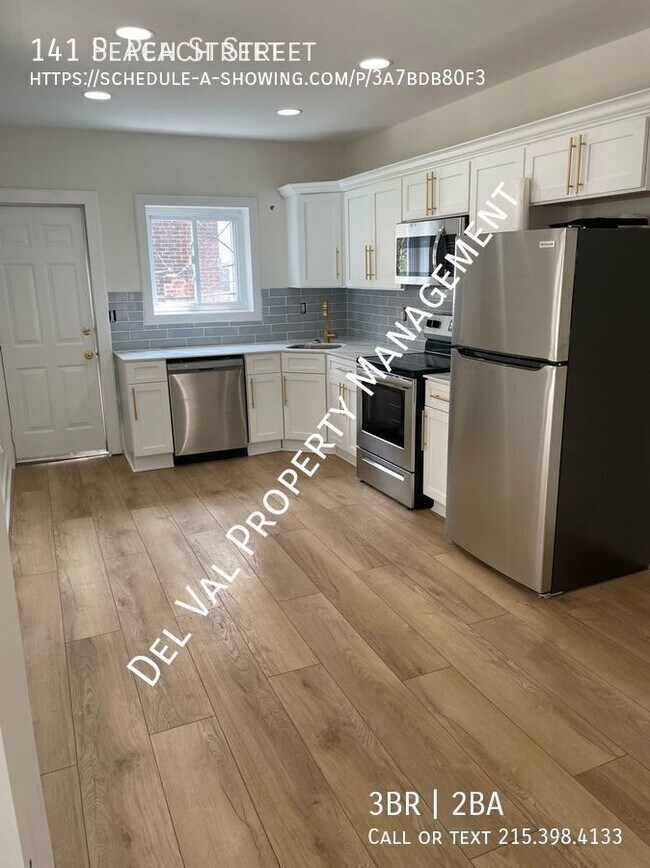 Foto del edificio - Nicely Updated 3-BD End-Unit Townhouse for...