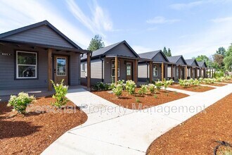 Building Photo - 8005 NE 32nd St