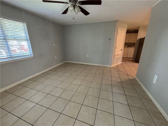 Building Photo - 6450 Nicole Ln