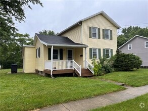 Building Photo - 145 Tillotson St