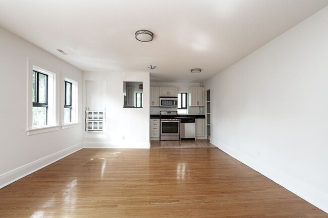 Photo du bâtiment - 28 Balmoral Ave.