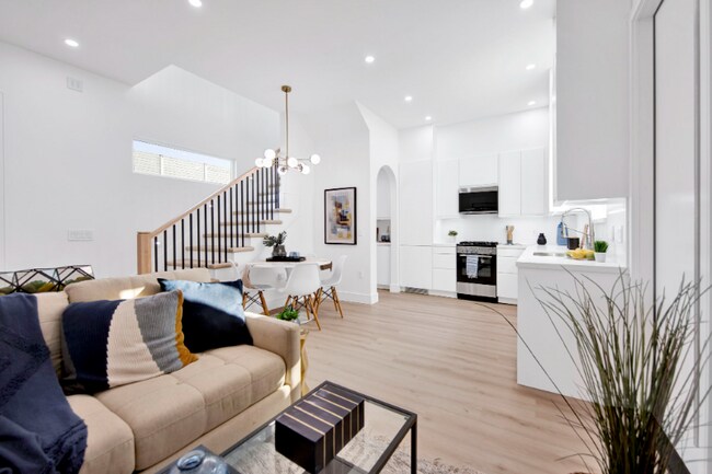 Foto del edificio - 2354 E Poppy St