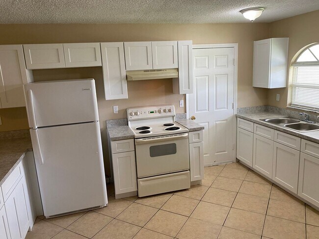 Building Photo - 3 br, 2.5 bath House - 504 IMPERIAL PLACE