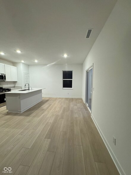Foto del edificio - 15275 Farrington Rd