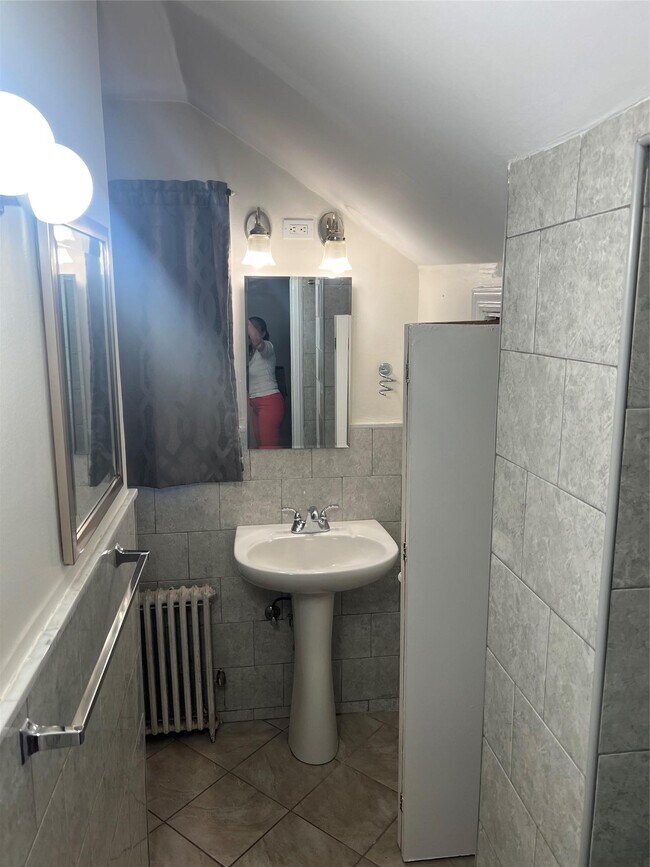 Foto del edificio - 166-40 17th Ave