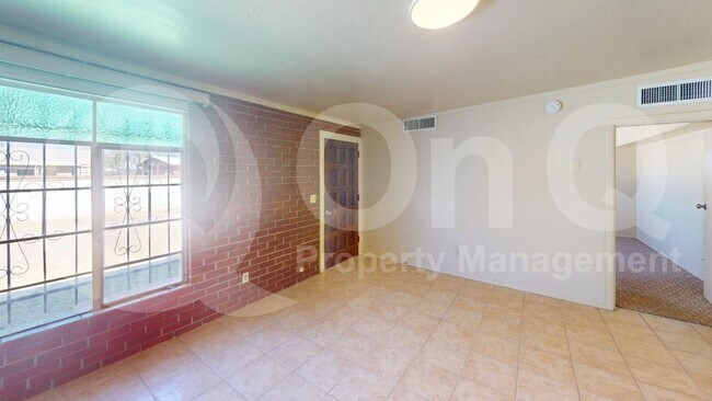 Foto del edificio - 2701 E Warwick Vista