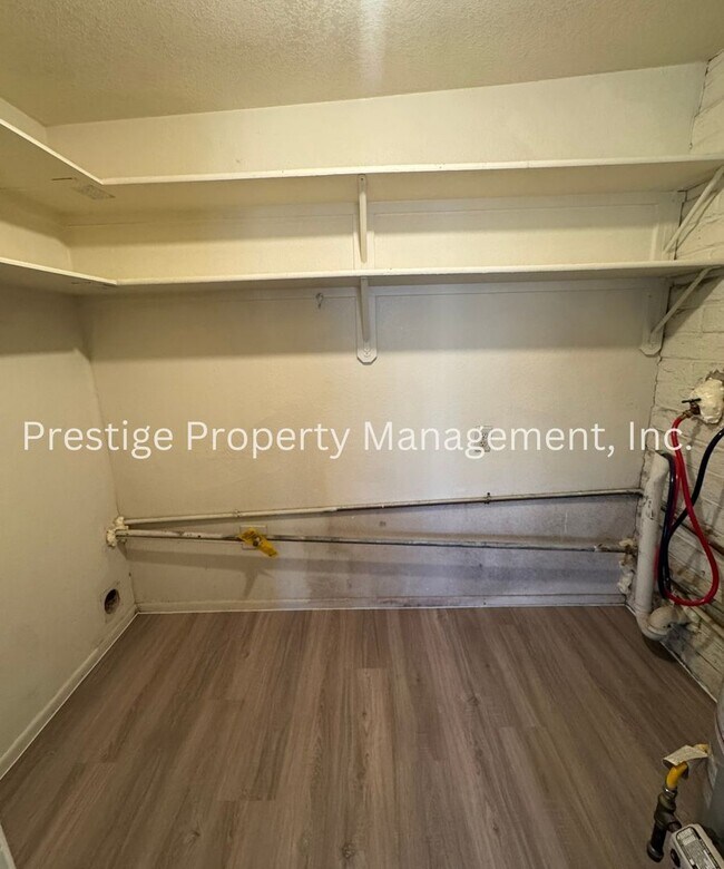 Foto del edificio - Check Out This 3/2 South-East Side Charmer!