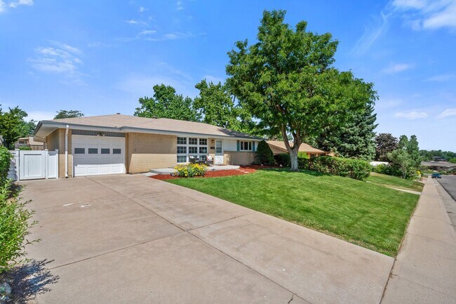 Building Photo - Ranch Style / 5 bedroom / Harvey Park