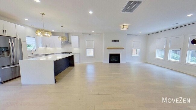 Foto del edificio - 5018 Double Lakes Dr
