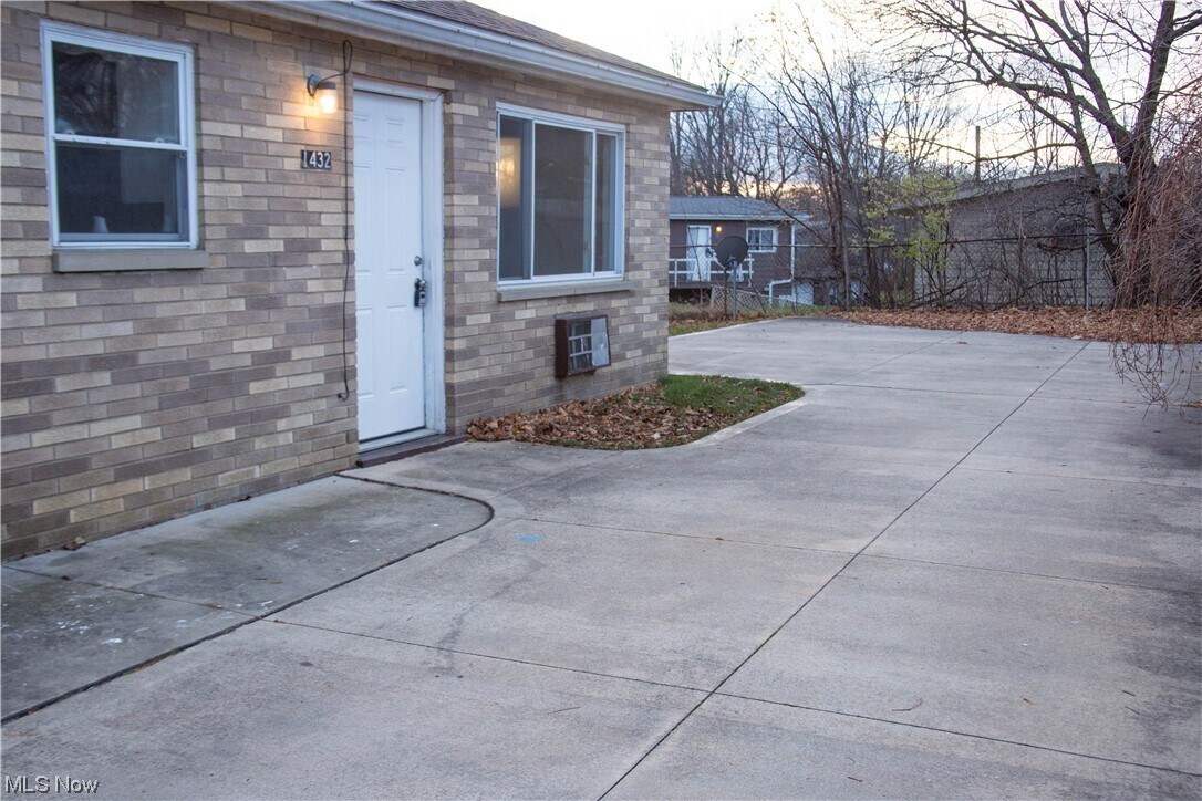 Primary Photo - 1432 Virginia Ave