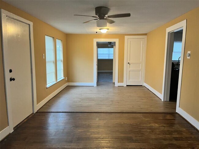 Foto del edificio - 4907 Sycamore Ave