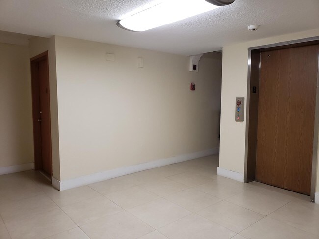 Elevator Next to Apt - 9360 Fontainebleau Blvd