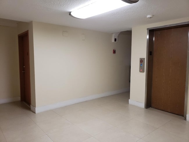 Elevator Next to Apt - 9360 Fontainebleau Blvd