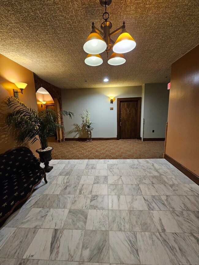 Foto del edificio - 1 Linden Pl