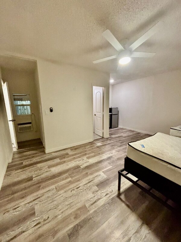 Foto del edificio - 8130 Rolling Log Dr