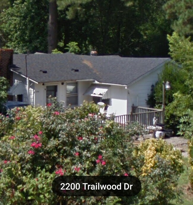 Building Photo - 2202 Trailwood Dr