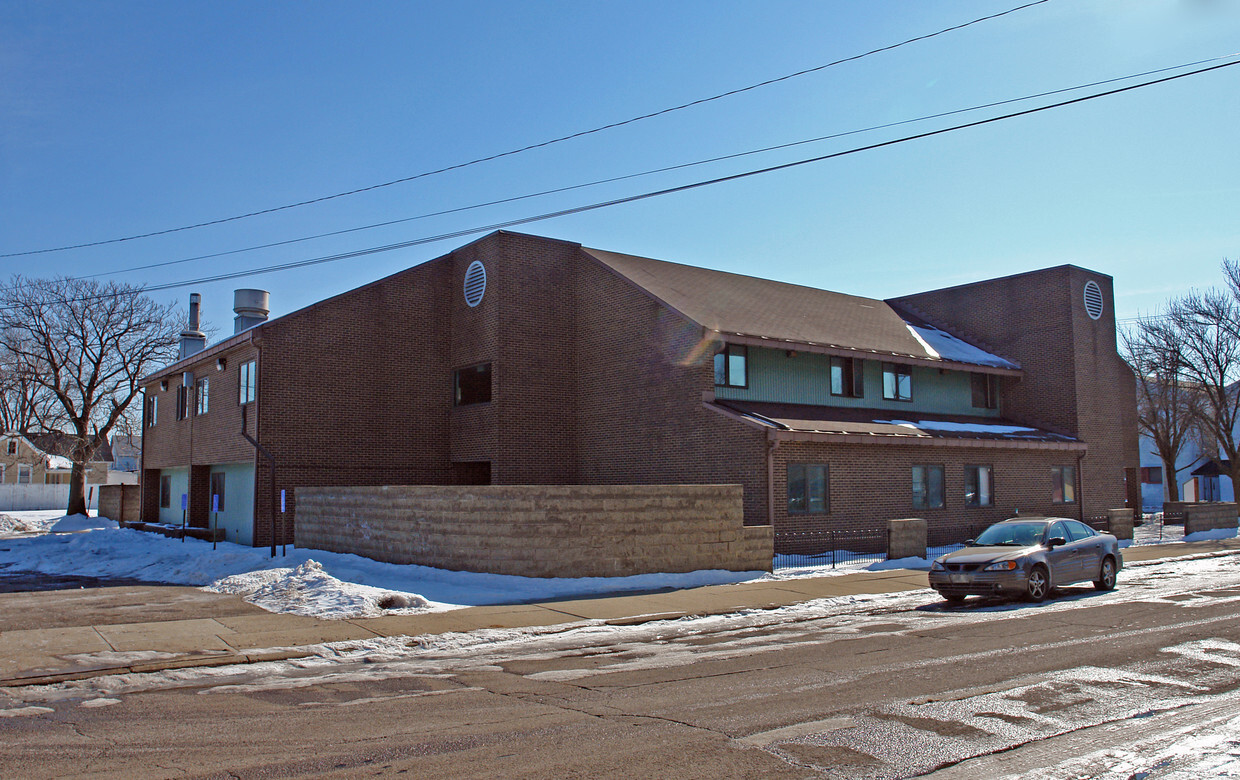 Building Photo - Twin Towers Plaza - The Lodge