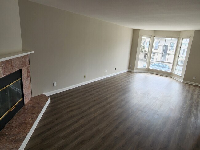 Building Photo - 1574 9th Ave