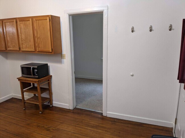 Kitchen - 1920 W School St