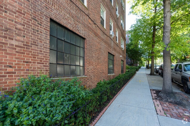 Building Photo - 474 W 238th St