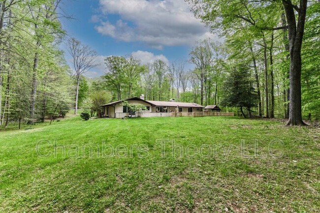 Foto del edificio - 7833 Willowbrook Rd
