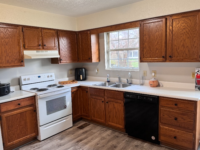 Building Photo - 91 Dickey Ave