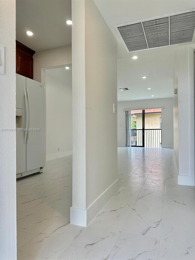 Building Photo - 21911 Lake Forest Cir